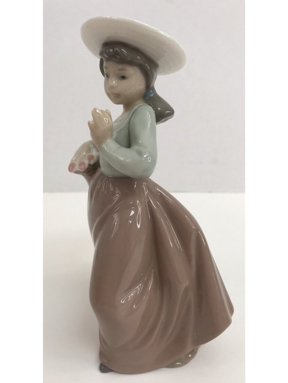 Vtg Nao by Lladro Porcelain Figurine "Out for a Stroll" Girl Flowers 1987 Spain - Picture 5 of 8